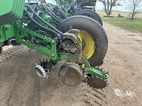 Image of John Deere 1770 equipment image 1