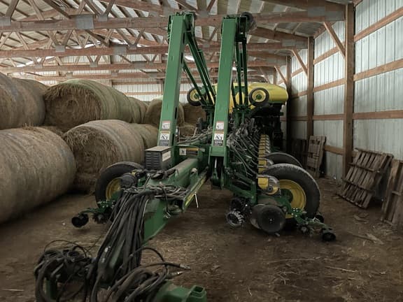 Image of John Deere 1770 equipment image 3