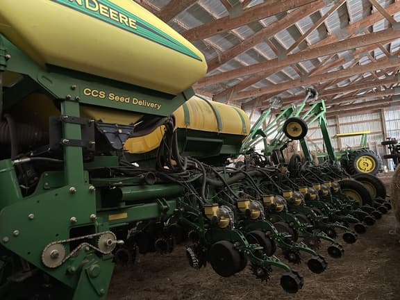 Image of John Deere 1770 equipment image 2