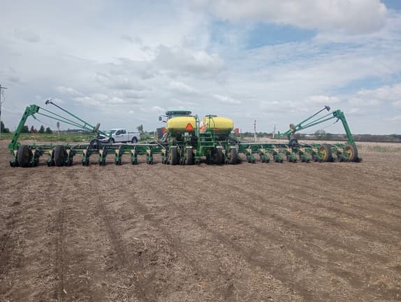 Image of John Deere 1770 equipment image 3