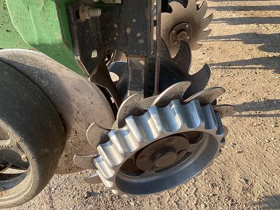 Image of John Deere 1770 equipment image 1