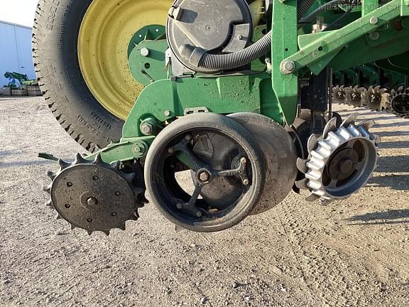 Image of John Deere 1770 equipment image 2