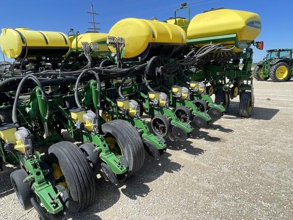 Image of John Deere 1770 equipment image 4