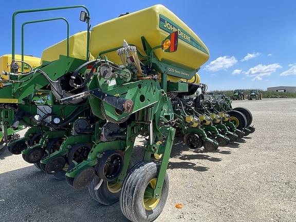 Image of John Deere 1770 equipment image 4