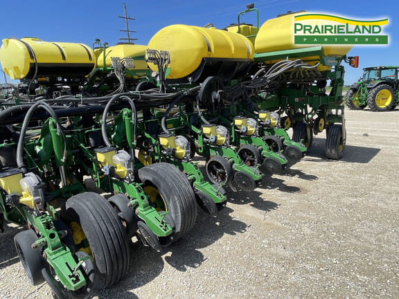 Main image John Deere 1770