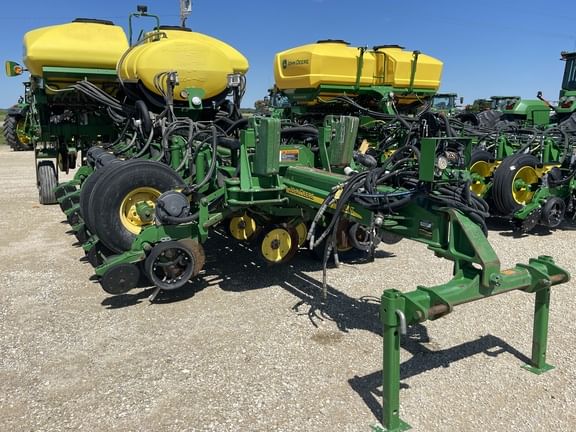 2009 John Deere 1770 Equipment Image0
