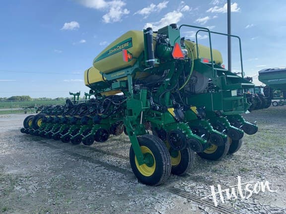 Image of John Deere 1770 equipment image 2