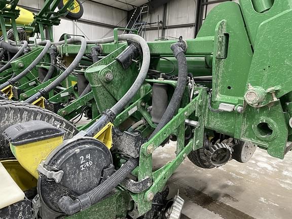 Image of John Deere 1770 equipment image 2