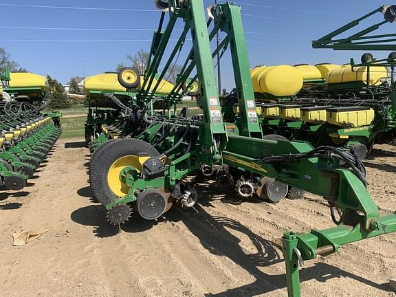 Image of John Deere 1770 equipment image 2