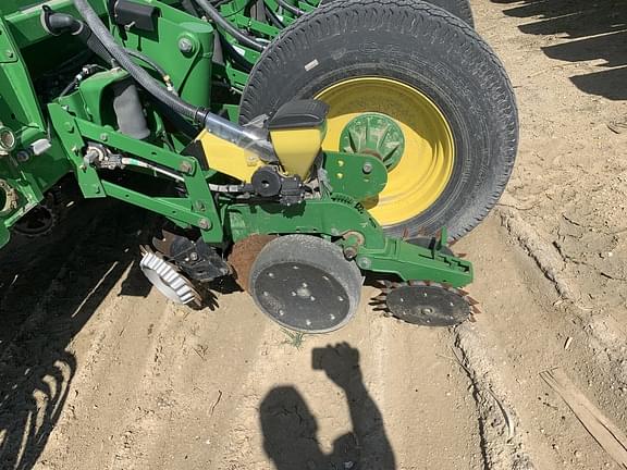 Image of John Deere 1770 equipment image 3