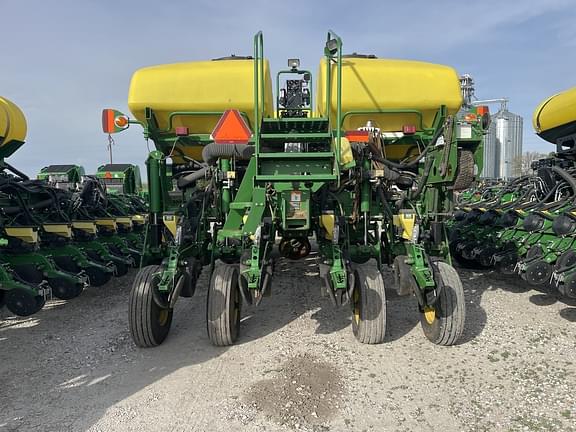 Image of John Deere 1770 equipment image 1