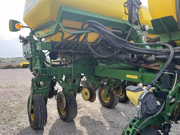 Image of John Deere 1770 equipment image 4
