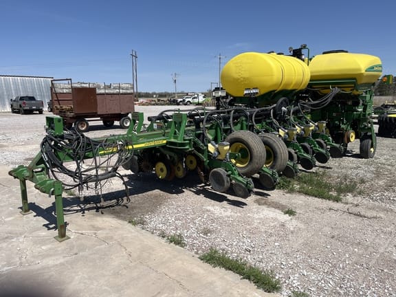 2009 John Deere 1770 Equipment Image0