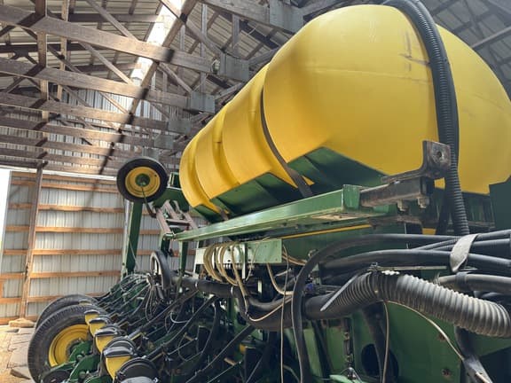 Image of John Deere 1770 equipment image 3