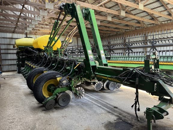 Image of John Deere 1770 equipment image 1