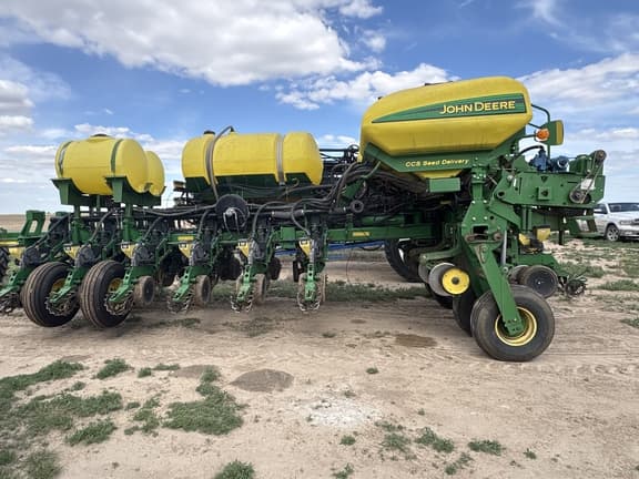 Image of John Deere 1770 equipment image 2