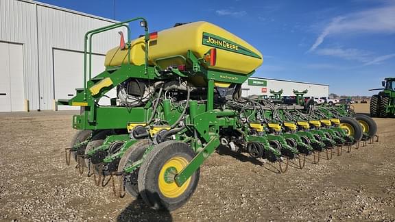 Image of John Deere 1770 equipment image 4