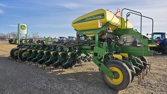 Image of John Deere 1770 equipment image 2
