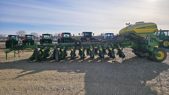 Image of John Deere 1770 equipment image 1