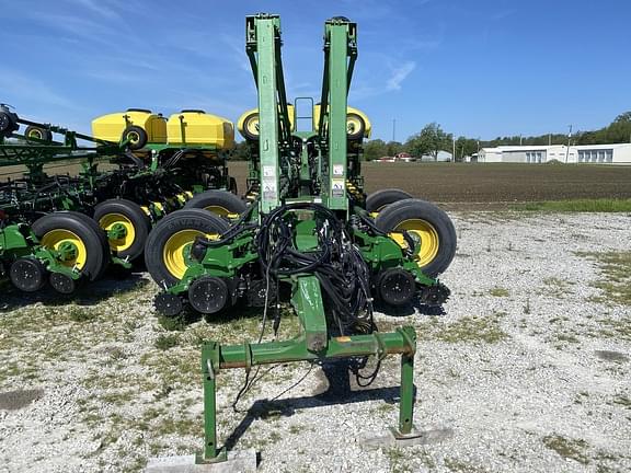 Image of John Deere 1770 equipment image 1