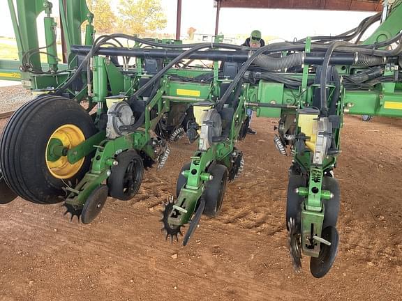 Image of John Deere 1770 equipment image 1