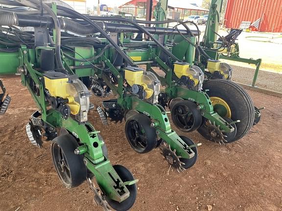 Image of John Deere 1770 equipment image 4