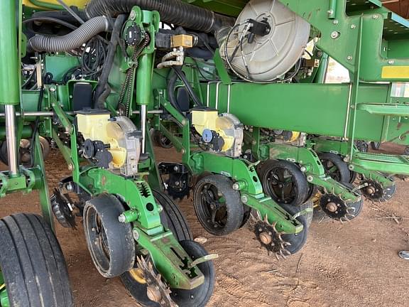 Image of John Deere 1770 equipment image 3