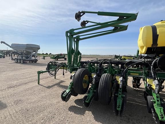 Image of John Deere 1770 equipment image 2