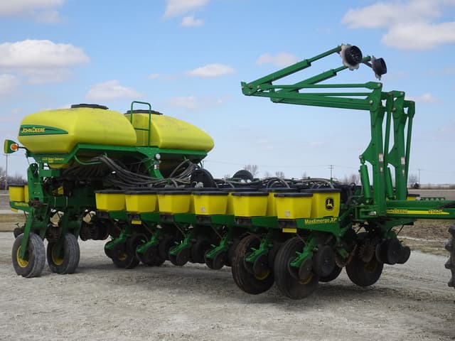 Image of John Deere 1770 equipment image 1