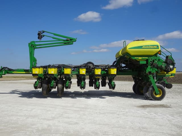 Image of John Deere 1770 equipment image 2