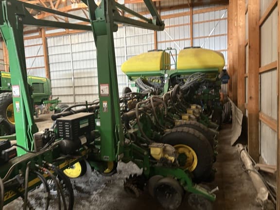 Image of John Deere 1770 equipment image 1