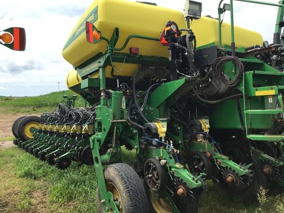 Image of John Deere 1770 equipment image 4