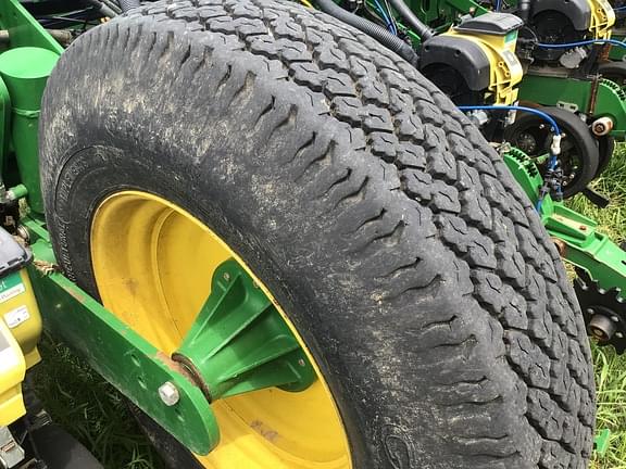 Image of John Deere 1770 equipment image 4