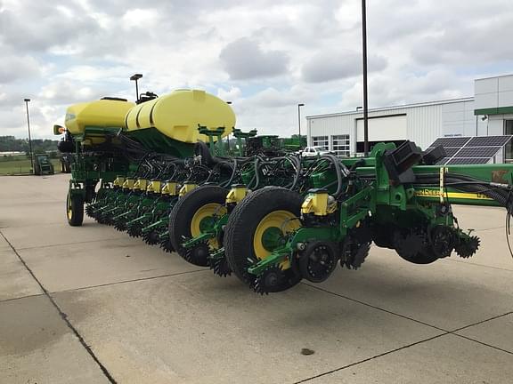Image of John Deere 1770 equipment image 2