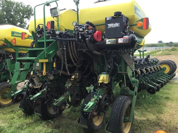 Image of John Deere 1770 equipment image 4