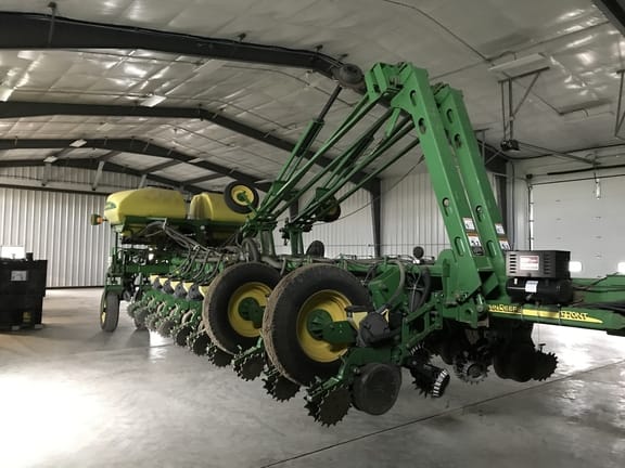 Main image John Deere 1770