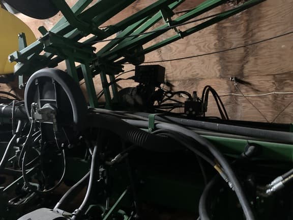 Image of John Deere 1770 equipment image 4