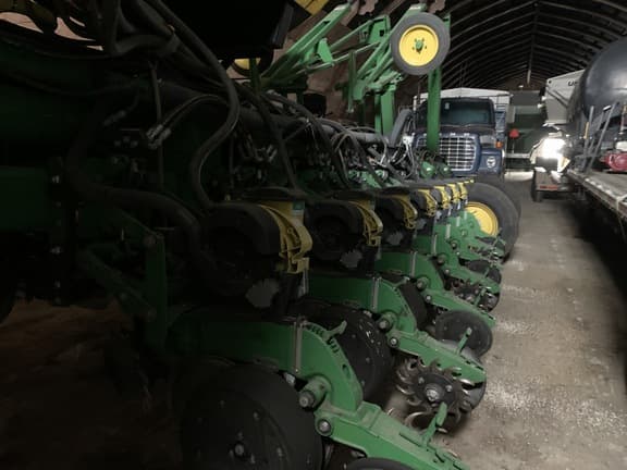 Image of John Deere 1770 equipment image 2