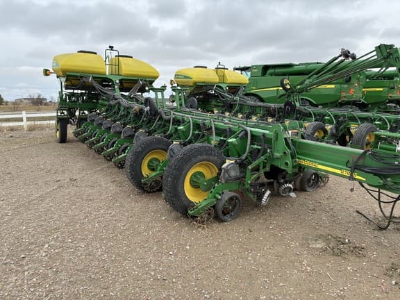 Image of John Deere 1770 equipment image 1