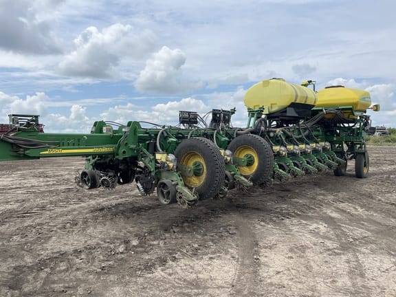 2009 John Deere 1770 Equipment Image0