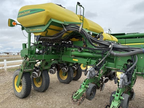 Image of John Deere 1770 equipment image 3
