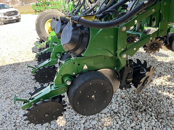 Image of John Deere 1770 equipment image 4
