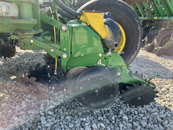 Image of John Deere 1770 equipment image 2