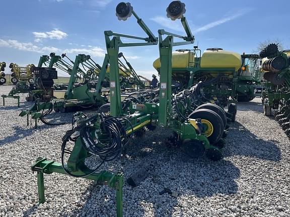 Image of John Deere 1770 equipment image 1