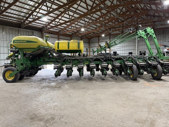 2009 John Deere 1770 Equipment Image0