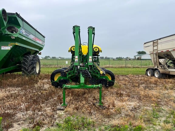 2009 John Deere 1770 Equipment Image0