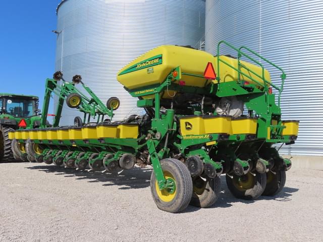 Image of John Deere 1770 equipment image 2