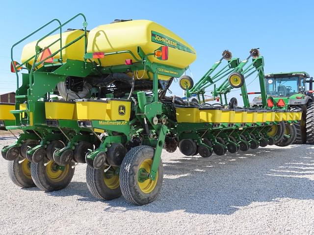 Image of John Deere 1770 equipment image 4
