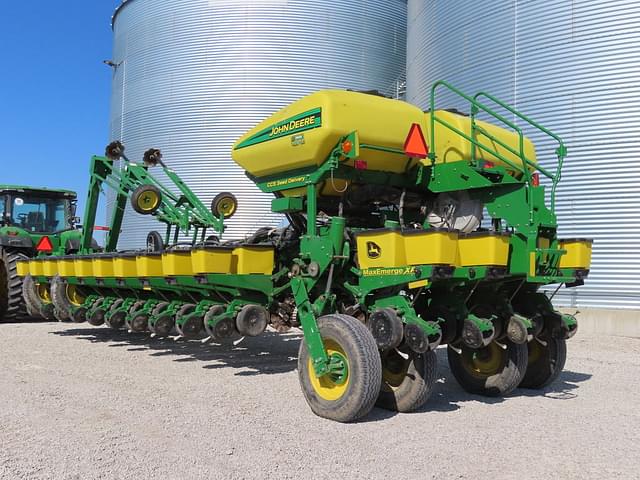 Image of John Deere 1770 equipment image 2