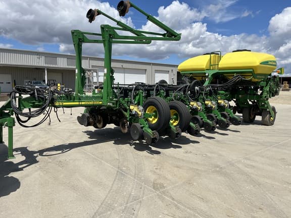 Image of John Deere 1770 equipment image 1